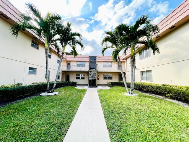 2 of 37 - 465 Saxony J, Delray Beach, FL