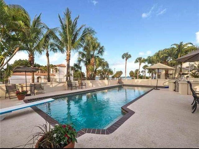 1 of 34 - 2507 S Indian River Dr, Fort Pierce, FL