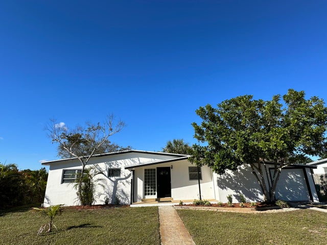 3 of 23 - 874 Dolores St, Sebastian, FL
