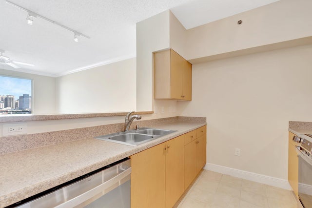 3 of 37 - 616 Clearwater Park Road #907, West Palm Beach, FL