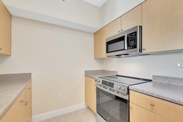 4 of 37 - 616 Clearwater Park Road #907, West Palm Beach, FL