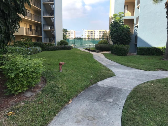 2 of 19 - 2820 Tennis Club 211 Drive #211, West Palm Beach, FL
