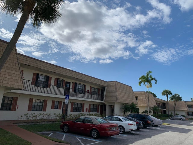 2 of 17 - 4683 Oak Terrace Drive, Greenacres, FL