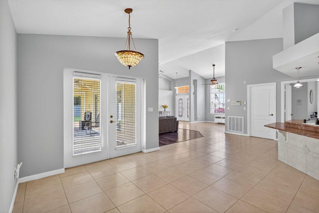 4 of 70 - 219 Se Sims Circle, Port Saint Lucie, FL