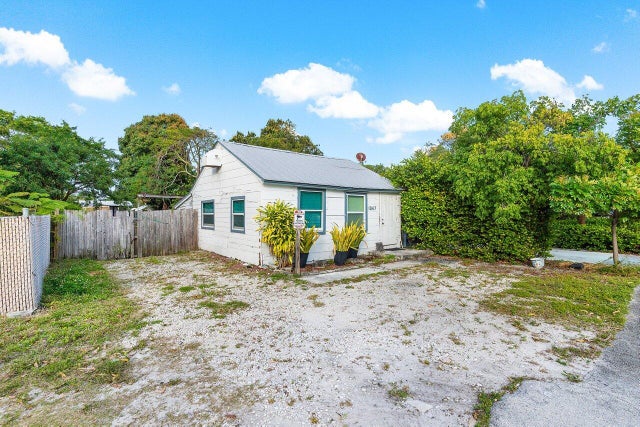 1 of 22 - 1047 Miner Rd, Lake Worth, FL