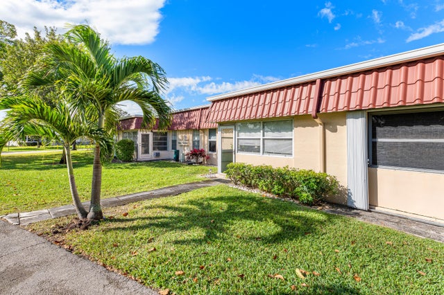2 of 40 - 528 Franconia Circle, Lake Worth, FL