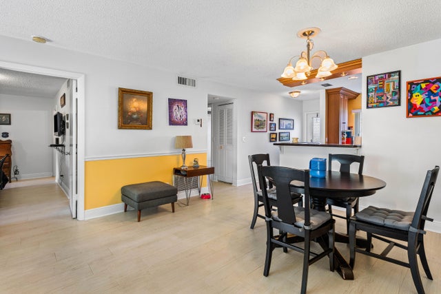 4 of 40 - 528 Franconia Circle, Lake Worth, FL