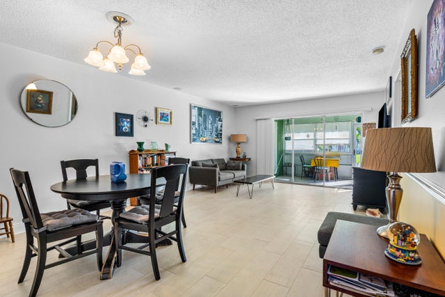5 of 40 - 528 Franconia Circle, Lake Worth, FL