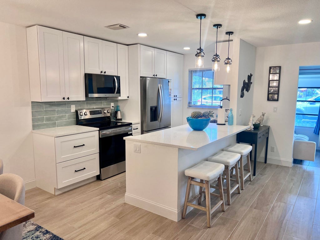 1130 Circle Ter W #b, Delray Beach