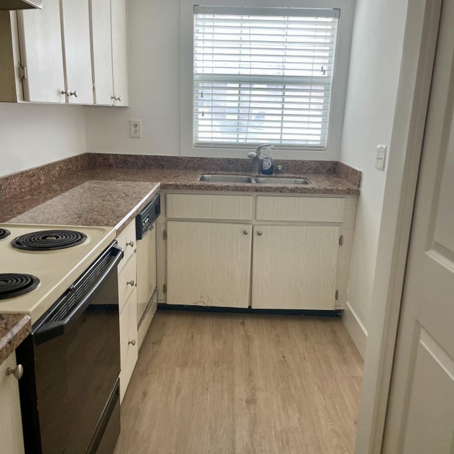 5 of 11 - 411 N Cypress Drive #15, Tequesta, FL