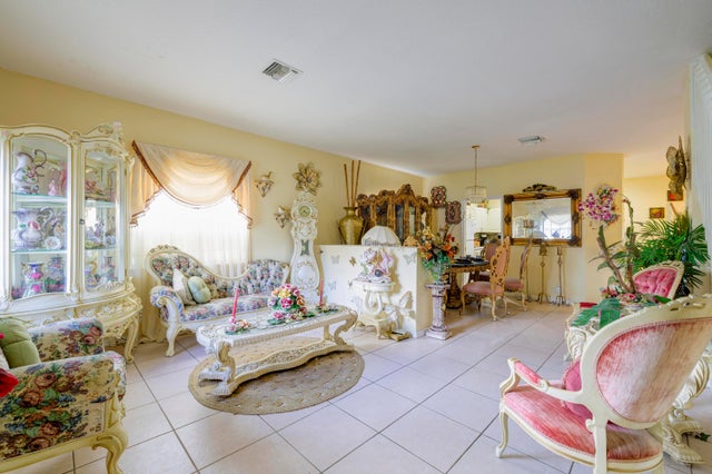 5 of 35 - 981 Sw North Globe Avenue, Port Saint Lucie, FL
