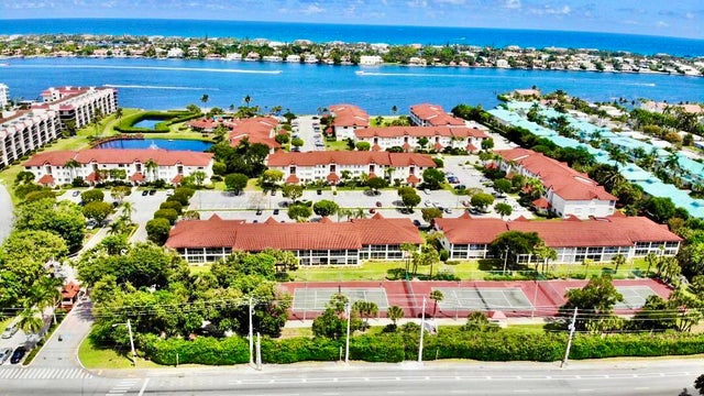 3 of 44 - 102 Half Moon Cir #f2, Hypoluxo, FL