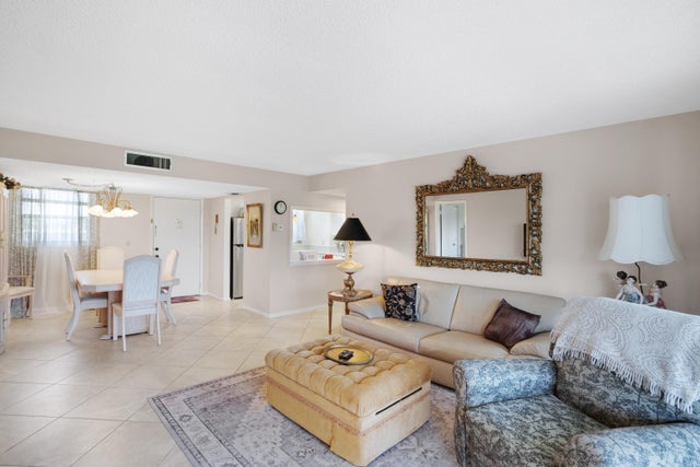 4 of 29 - 729 Lori Drive #404, Palm Springs, FL