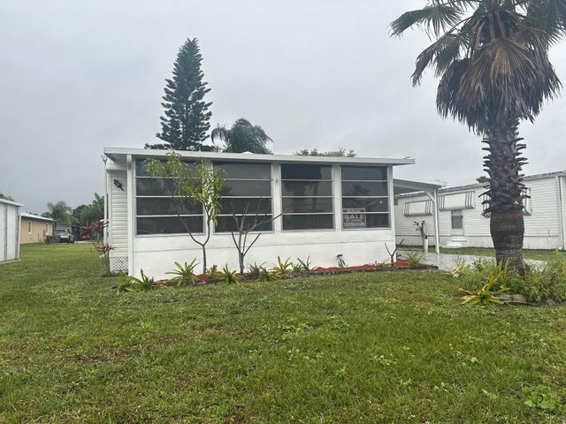 4 of 18 - 8 Se Casa Rio Road, Port Saint Lucie, FL
