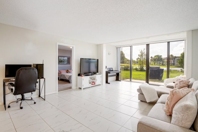2 of 35 - 4272 Deste Ct #106, Lake Worth, FL