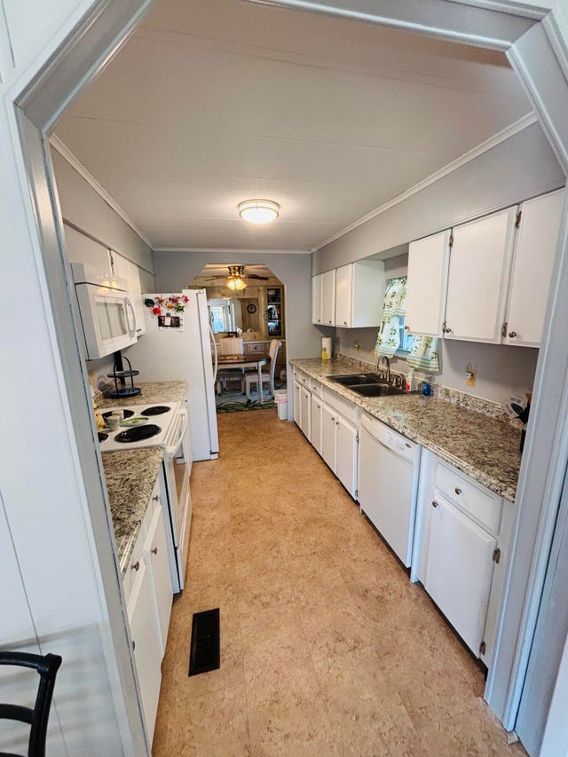 2 of 21 - 151 E Caribbean, Port Saint Lucie, FL