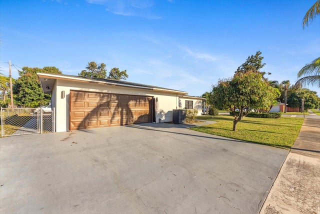 4 of 31 - 651 Foresteria Drive, Lake Park, FL