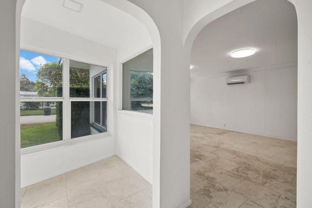 5 of 33 - 2301 N Lakeside Drive, Lake Worth Beach, FL