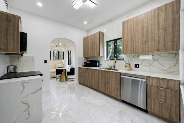 4 of 42 - 1629 S Lakeside Drive, Lake Worth Beach, FL