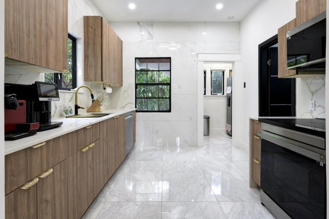 5 of 42 - 1629 S Lakeside Drive, Lake Worth Beach, FL