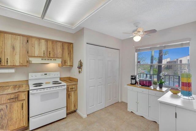 4 of 40 - 7300 Lake Cir Dr #301, Margate, FL