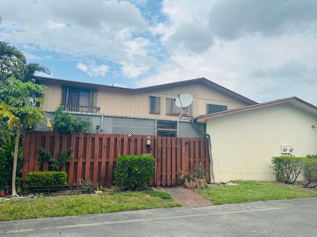 1 of 11 - 4248 S Landar Dr, Lake Worth, FL
