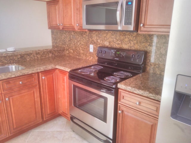 2 of 17 - 3710 Whitehall Dr #103, West Palm Beach, FL