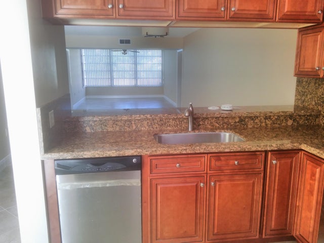 5 of 17 - 3710 Whitehall Dr #103, West Palm Beach, FL