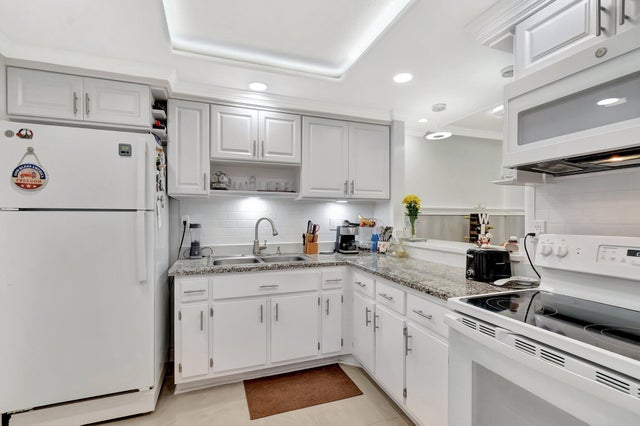 5 of 37 - 2616 Garden Dr #112, Lake Worth, FL