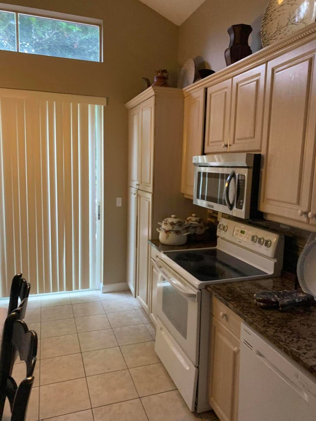 2 of 8 - 1255 Oakwater Dr, Royal Palm Beach, FL
