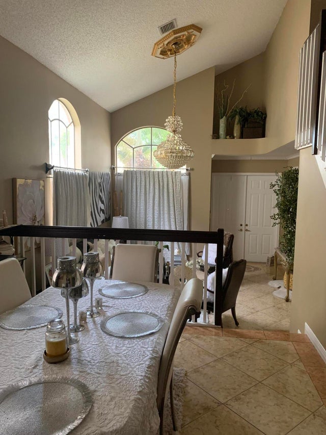 5 of 8 - 1255 Oakwater Dr, Royal Palm Beach, FL