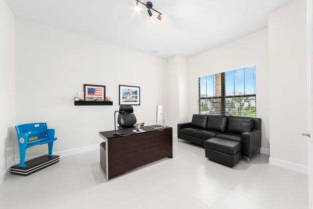 4 of 32 - 802 Se Courances Drive, Port Saint Lucie, FL