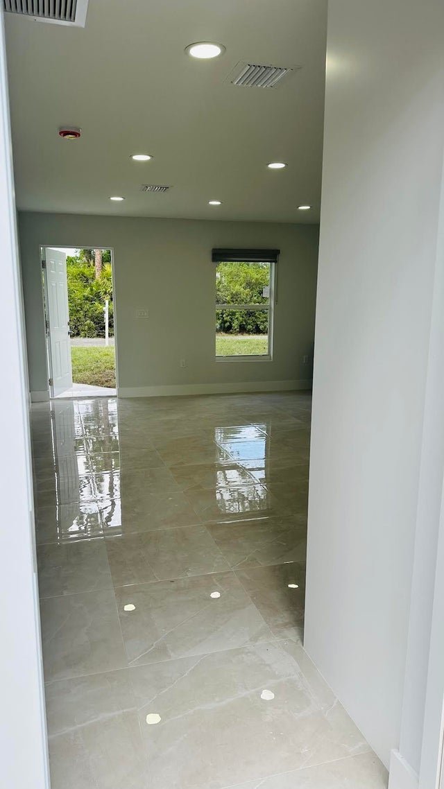 3 of 13 - 840 Clow St E, Lehigh Acres, FL