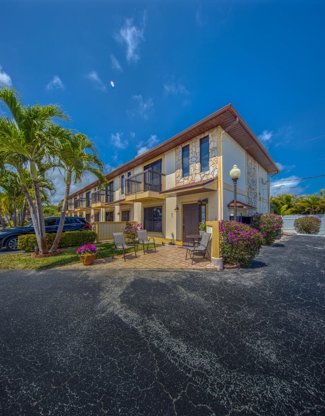 3 of 29 - 815 Andrew Redding Road #401, Lantana, FL
