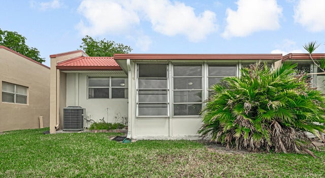 4 of 31 - 104 Lake Barbara Dr, West Palm Beach, FL
