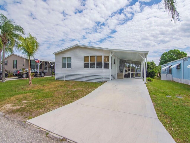 2 of 34 - 15 Se Iberian Lane, Port Saint Lucie, FL