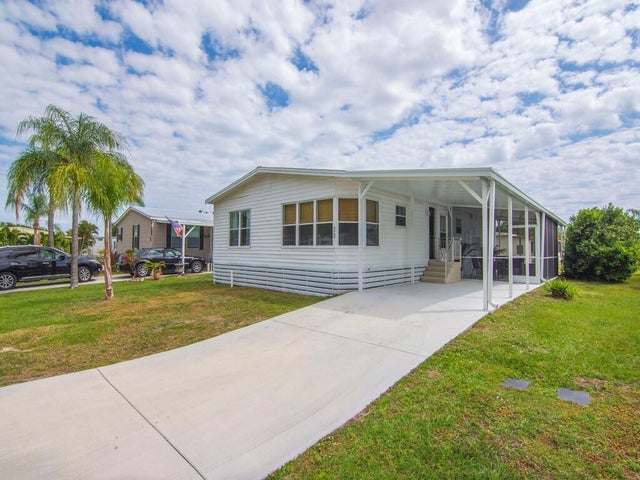 3 of 34 - 15 Se Iberian Lane, Port Saint Lucie, FL