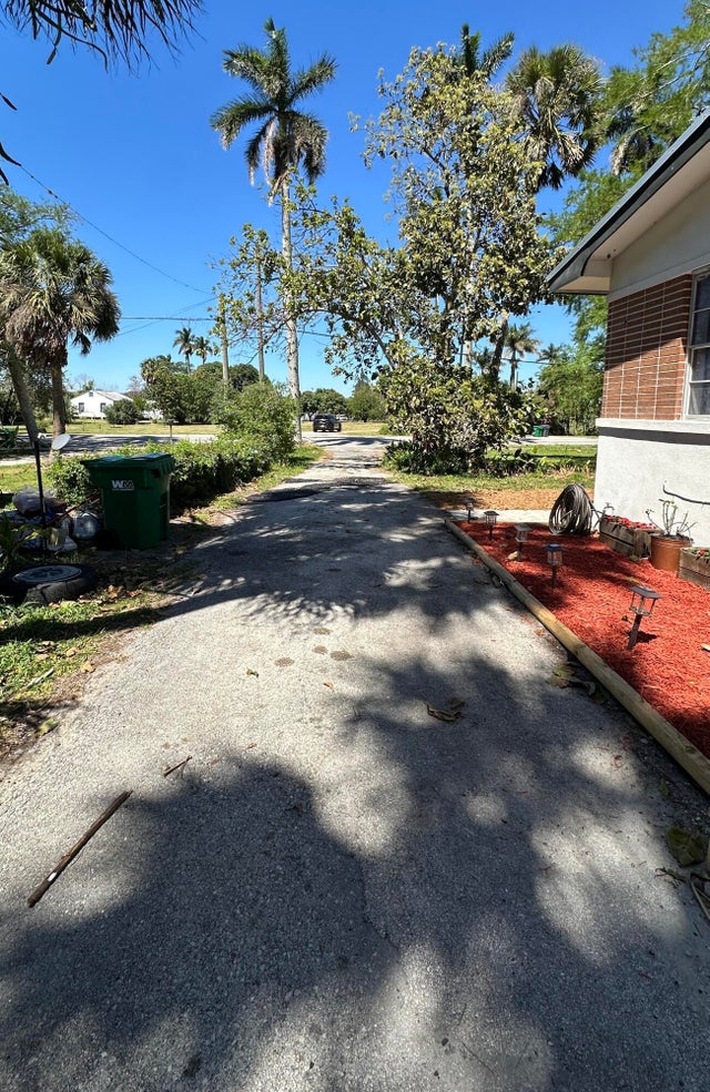 4 of 33 - 2076 E Main Street, Pahokee, FL