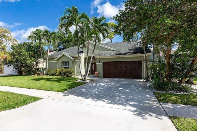 2 of 32 - 1112 Wild Cherry Lane, Wellington, FL
