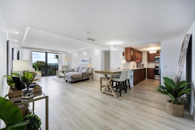 3 of 27 - 5600 N Flagler Drive #209, West Palm Beach, FL