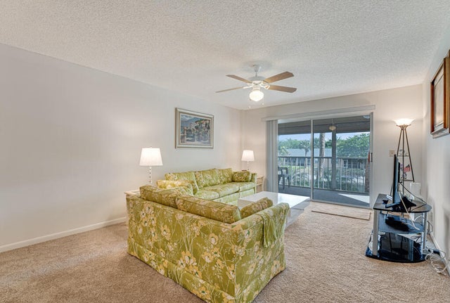 5 of 18 - 3146 Via Poinciana #203, Lake Worth, FL