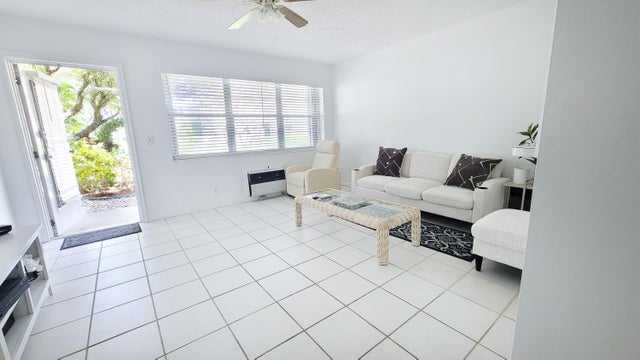2 of 21 - 319 Chatham P, West Palm Beach, FL
