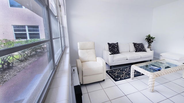 4 of 21 - 319 Chatham P, West Palm Beach, FL