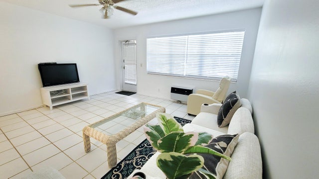 5 of 21 - 319 Chatham P, West Palm Beach, FL