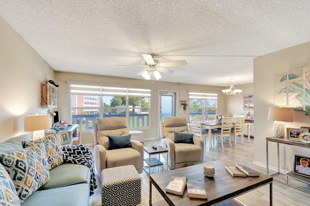 2 of 50 - 212 Greenbrier A, West Palm Beach, FL