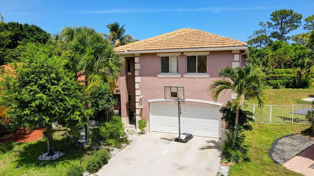 2 of 35 - 6280 Willoughby Circle, Lake Worth, FL