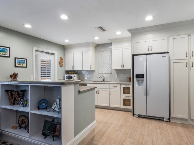 4 of 13 - 2753 Ne 28th Street #2e, Lighthouse Point, FL