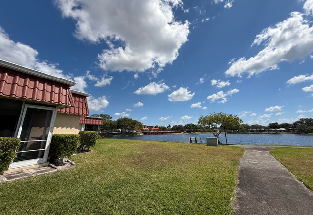 2 of 34 - 734 Nantucket Circle, Lake Worth, FL