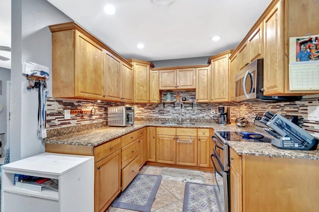 3 of 31 - 3890 Ocala Rd, Lake Worth, FL