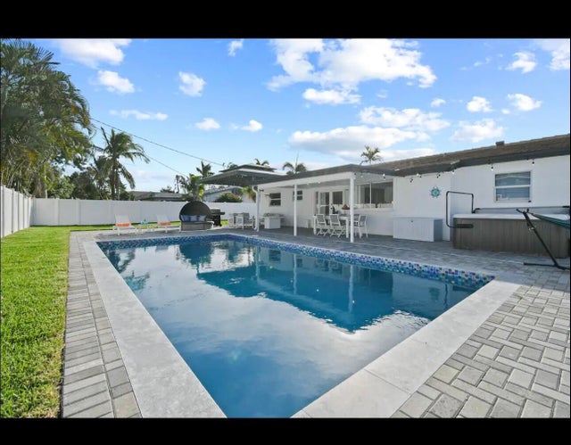 2 of 32 - 5040 Ne 22 Avenue, Lighthouse Point, FL